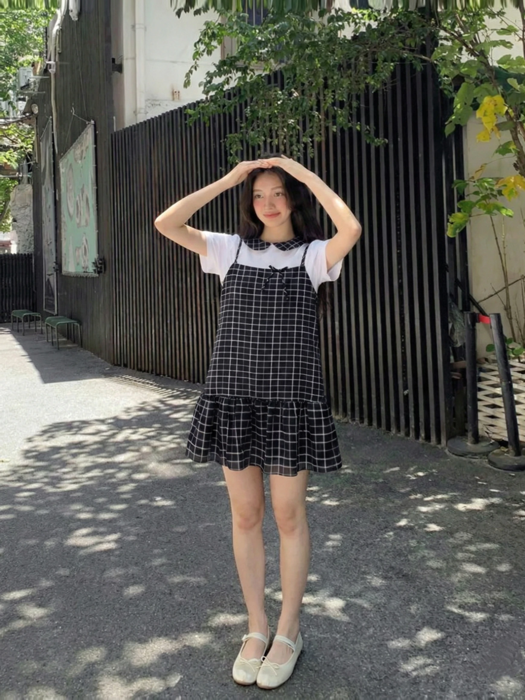 Set babydoll áo trắng cổ caro đen + yếm caro đen 